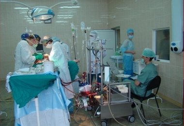 В  Краевой клинической больнице проведены первые операции по замене тазобедренного сустава пожилым людям по новой методике